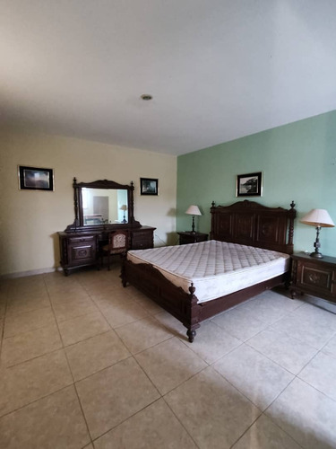 Imagen 7 de 8 de Casa De Dos Niveles Vistamar, Pampatar