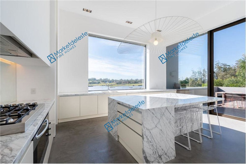 Modern House - La Barra