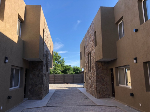 Imagen 2 de 6 de Muy Lindo Y Luminoso Mono Ambiente En Venta - Los Cardales Centro -- Frente A Plaza Mitre