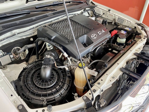 Imagen 7 de 13 de Toyota Hilux 2013 3.0 Cd Srv I 171cv 4x2