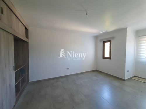Casa En Venta De 6 Dorm. En Machalí, Condominio Doña Matilde