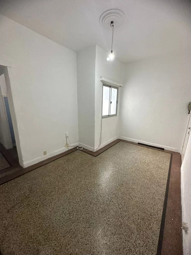 Apartamento De 1 Dorm En Pocitos, A Metros De Av Brasil, Excelente Zona Y Servicios, Buena Locomoción, Gc Bajos