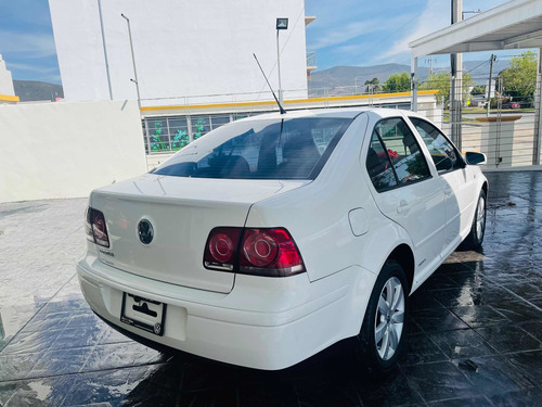 Imagen 3 de 10 de Volkswagen Jetta 2014 2.0 Cl Team Man Abs At