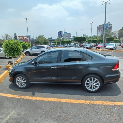 Volkswagen Vento 1.6 Confortline Mt