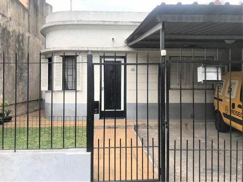 Casa. 3 Dormitorios.2 Baños.fondo.quincho.parrilla.cochera.bernal Este