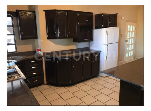 Imagen 4 de 13 de Excelente Residencia De Una Planta En Esquina Fraccionamiento Campanario