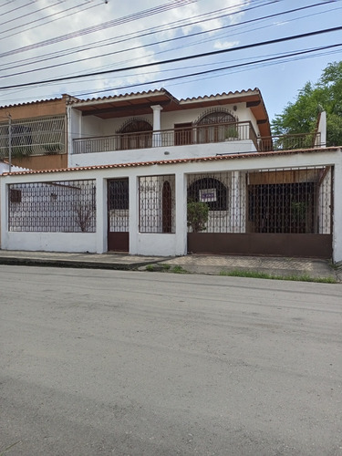 Casa En Venta En El Centro De Turmero 