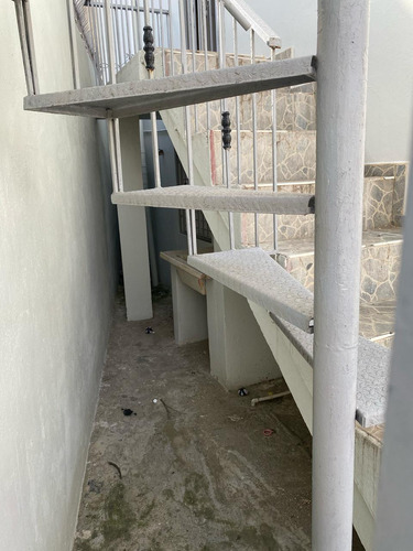 De Oportunidad Este Apartamento De 3 Niveles En Santiago