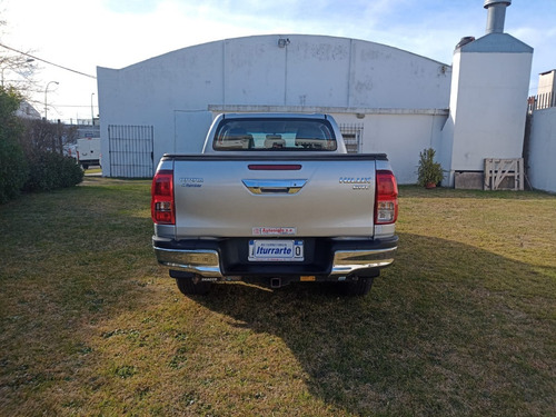 Imagen 9 de 10 de Toyota Hilux 2.8tdi Srv At 4x4 2016