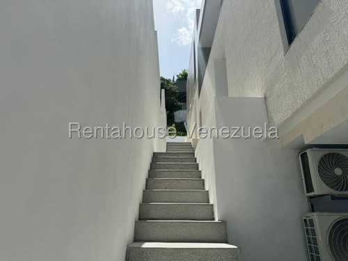 Ana Torres. Casa Dúplex En Venta 2518155 En Prados Del Este