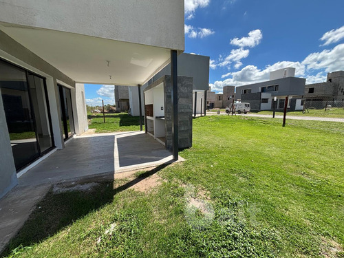 Vendo Duplex En Housing A Estrenar Financiacion Propia En Pesos Rio Ceballos