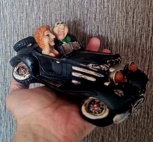 Carro Antigo Conversível Vintage Com Casal Decoração Premium