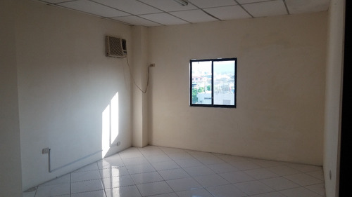 Oficina Dos Ambientes Excelente Ubicacion, Ave. Fco. De Orellana. Aire Acondicionado, Servicio De Porteria .40mt2