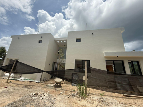 Villa En Venta En Playa Nueva Romana, A Estrenar.