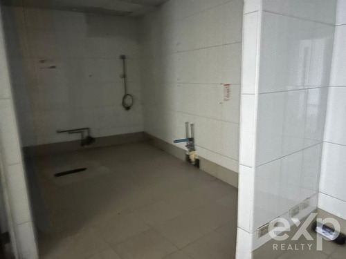 Local Comercial En Arriendo En Las Condes En Primer Piso