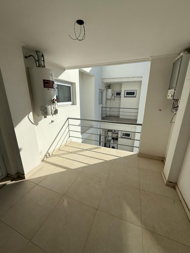 Venta De Departamento De Tres Ambientes En Chacabuco 1030