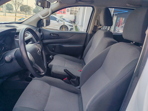 Nissan NP300 2.4 Doble Cabina Se Aa Pack Seg Mt