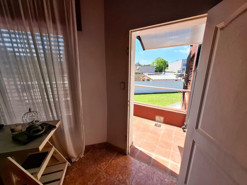 Casa 6 Ambientes Venta Gonzalez Catan Con Pileta