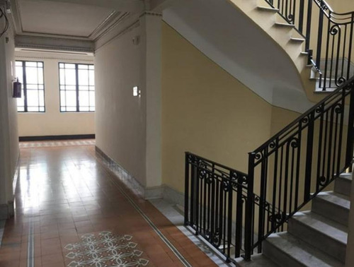 Alquilo Cómodo Apartamento En Edificio De Estilo, 2 Dormitorios, 2 Baños Y Terraza Lavadero, Ubicado En Palermo.