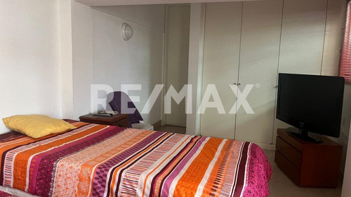 Casa En Venta A 3 Cuadras De Av. De Las Palmas Con Terraza Y Seguridad