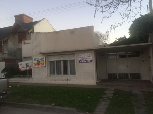 Venta Casa 6 Dormitorios Balcarce Con Cochera