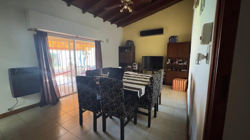 Venta De Casa Beccar 6 Ambientes Con Enorme Jardin