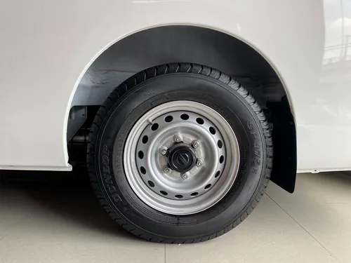 Nissan Urvan 2.5 Panel Amplia Aa Mt