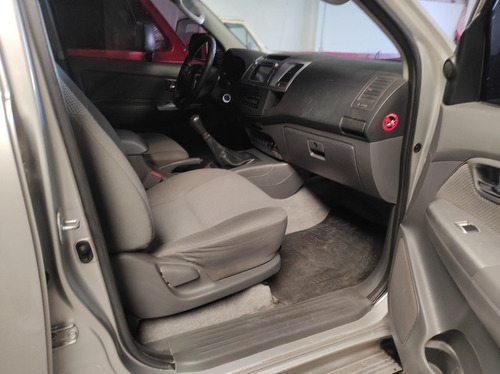 Imagen 6 de 9 de Toyota Hilux 2012 3.0 Cd Srv I 171cv 4x2