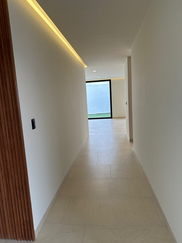 Excelenta Casa En Lomas, Calidad Y Ubicacion Excelente. Oportunidad