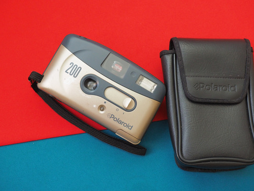 Polaroid 200 Bf Camara De Rollo 35mm Reutilizable Funcional (Usado)