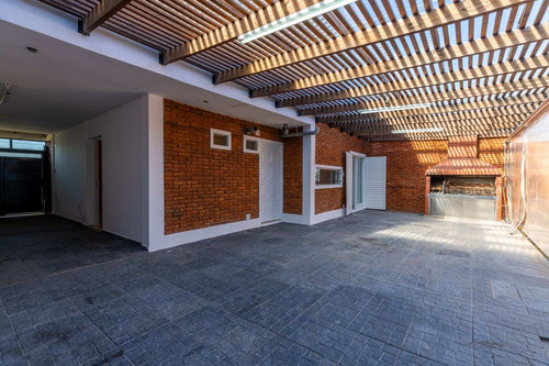 Casa Venta 3 Dormitorios Y Parque En La Plata