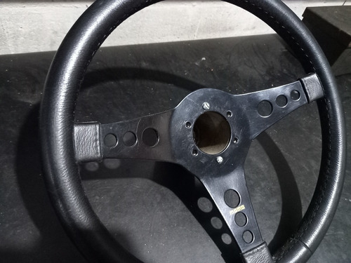 Imagem 4 de 5 de Volante Momo