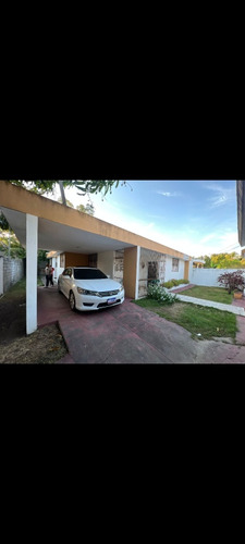 Casa De Venta En Boca Chica, Cerca Del Cruce De Aeropuerto.