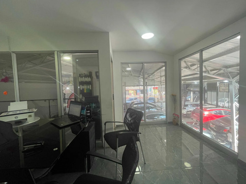 Gran Local Comercial Con Alta Exposición (163835)