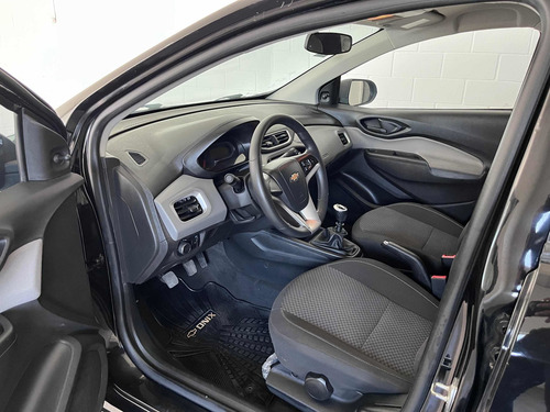 Imagen 14 de 21 de Chevrolet Onix 2018 1.4 Lt 98cv