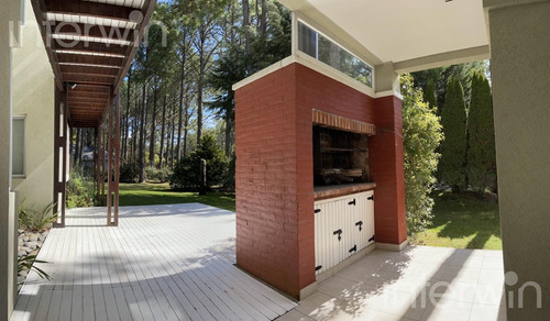 Casa - 5 Ambientes - 3 Cocheras - Pinamar - Venta