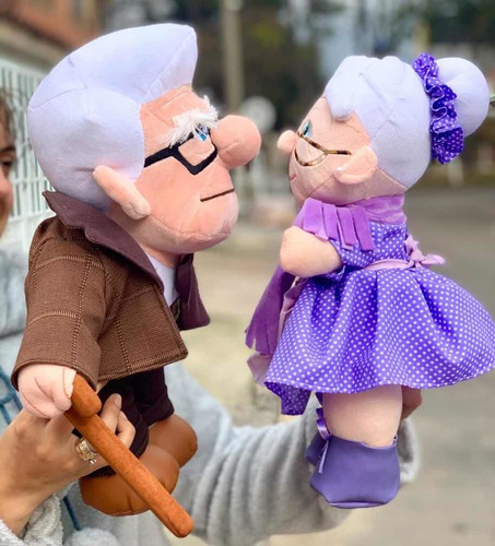 Imagen 4 de 10 de Pareja Abuelitos Peluche Carl Y Elie Up 40cms Premium