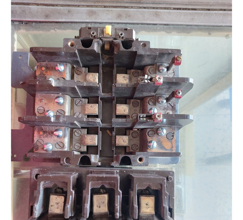 Contactor Cutlerhammer 135amp. 220/440x3 V. $2000 Cod. 11 (Usado)