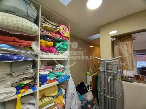Casa En Venta De 5 Dorm. En La Florida