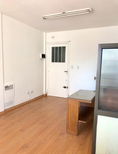 Imagen 4 de 5 de Venta / Oficina Con Ventala A La Calle, Muy Soleada, Céntrica Con Recepcionista Y Seguridad / Mar Del Plata