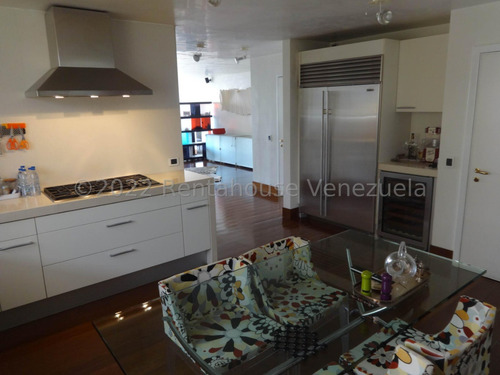 Ss: Vende Apartamento 25-13167 En Lomas De San Roman De 241 M2, 3h/3b/2pe