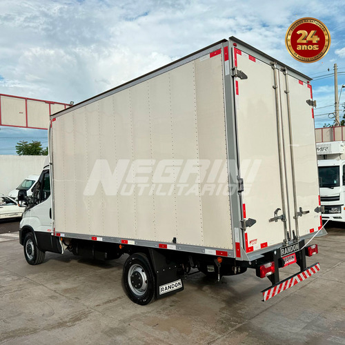 Iveco Daily 35-160 Cs Baú Completa 2023 Muito Nova 14881km