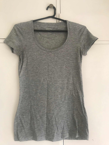 Vendo Remera Mujer Converse Gris S