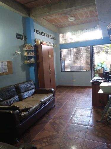 Vera Casa Inmobiliaria Vende Casa En La Urb La Esmeralda Dmo