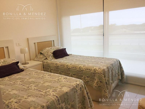 Primera Fila De La Brava, Edificio Blue Bird, 3 Suites, Toilette, Dependencia, 2 Garages