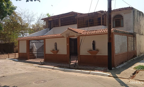 En Venta Casa En El Pinar Naguanagua Con Agua De Pozo, 233371 Acv