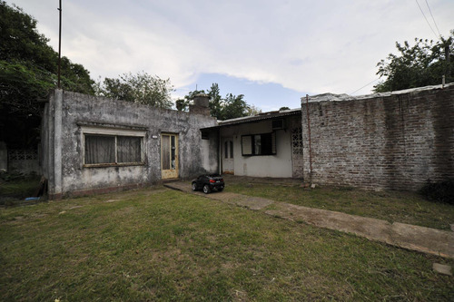 Venta De Lote Esquina Con Dos Casas En Moreno