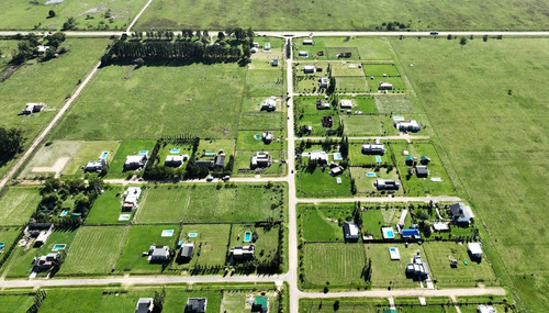 Imagen 7 de 9 de Lote Con Mejoras En Barrio De Quintas Los Fresnos Uribelarrea
