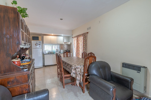 Imagen 2 de 24 de Casa A La Venta 2 Dormitorios En San Lorenzo