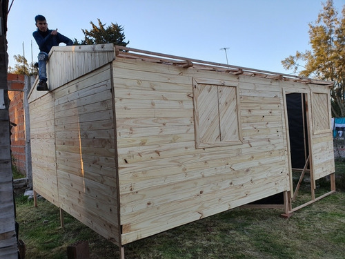 Imagen 8 de 18 de Prefabricada De 25m2 Con Aberturas De Madera Techo De Chapa